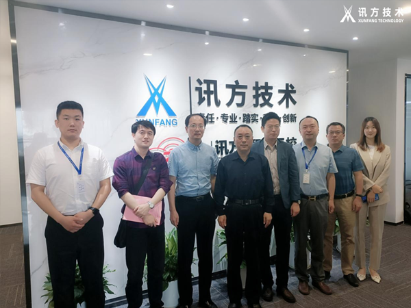 武汉职业技术学院校党委副书记何让波一行莅临易币付(中国)技术武汉基地